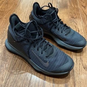 Nike men’s Lebron Witness sz 9.5